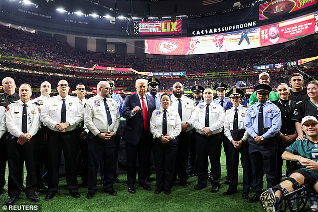 Trump sends to the crowd of the wild Super Bowl while he goes to the field with Ivanka and Eric