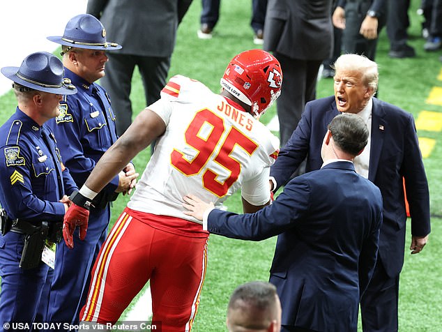 Internet goes crazy when the Chiefs star looks for Trump before Super Bowl: 'United States is healing'