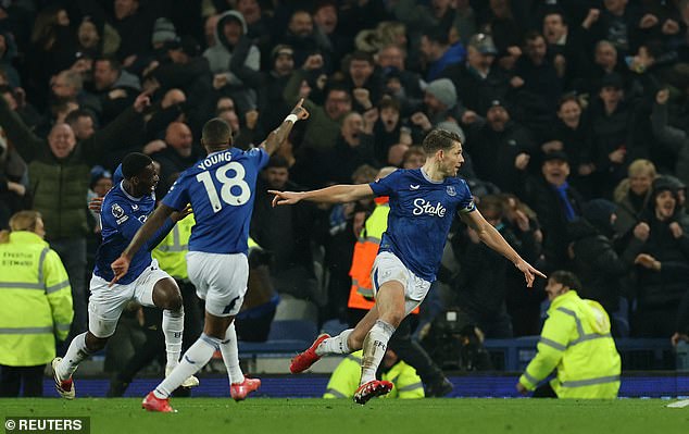 Everton 2-2 Liverpool: James Tarkowski scores a detention time equalizer in a dramatic ending for the final meseyside derby in Goodison Park