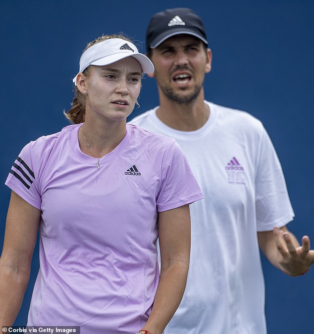 The 'toxic' relationship of Wimbledon's winner and his coach suspected of staying in the same hotel room: the coach is prohibited in the midst of statements that he said he would be 'collecting potatoes' without him