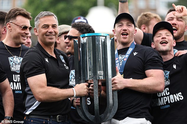 It is not surprising that Franco Smith has never requested a job. Everyone chases it! Glasgow Warriors chief coach is a man in demand …