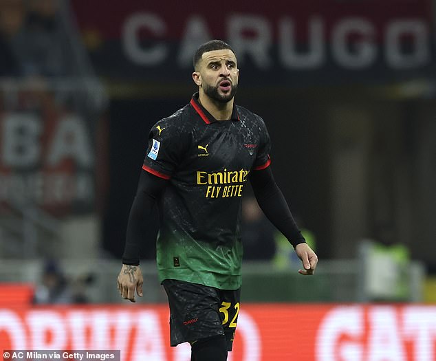 Kyle Walker moved away halfway to the chief of AC Milan Sergio Concicao before the replacement establishes a winning goal of the game, since England Star makes a third appearance in the League for the Italians from Man City Switch