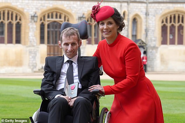 Rob Burrow's wife, Lindsey, reveals that the legend of the Rugby League 'returned from the dead' to allow loved ones to say goodbye in the midst of motor neuron disease