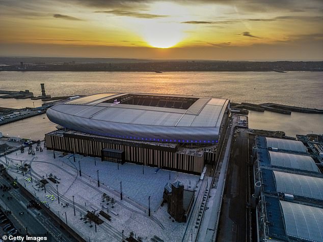 Football fans sink from 'disaster that expects to happen' in the first test event of the new Everton Stadium, since the trains are overwhelmed with only 10,000 in the field of 52,888 places