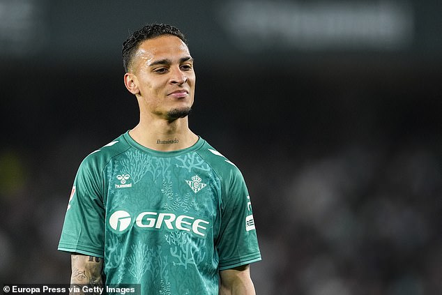 Man United outcast Antony states that “wakes up every day with a smile” after leaving Old Trafford, while Real Betis Star reveals “great” teammate, it is “easier” to play together