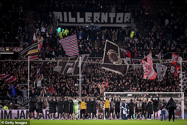 Is this the world's 'wokest' football club? Know next to German high flight that X left because Elon Musk makes it a 'hate machine' and where fans have banners of 'Welcome Refugees'