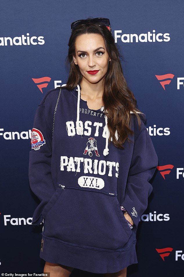 Bill Belichick's 24 -year -old girlfriend Jordon Hudson, reigns fans of the North Carolina coach's appearance