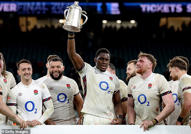 England 16-15 classifications of Scotland players: What player irritated local fans during the first half? Who made the difference in the lineout for the hosts? And who put a 'colossal screen' for the unfortunate Scottish?