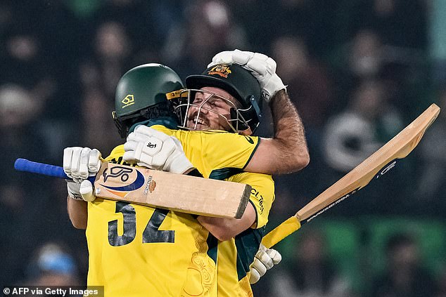 Australia claims the miraculous victory with the record streak against England in Champions Trophy