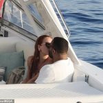 SOLOMON THOMAS DE JETS PASQUE IN THE PDA WITH BRIDE IN ST BARTS AS THE FREE AGENCY AGREEMENT AFTER THE DISASSETS SEASON