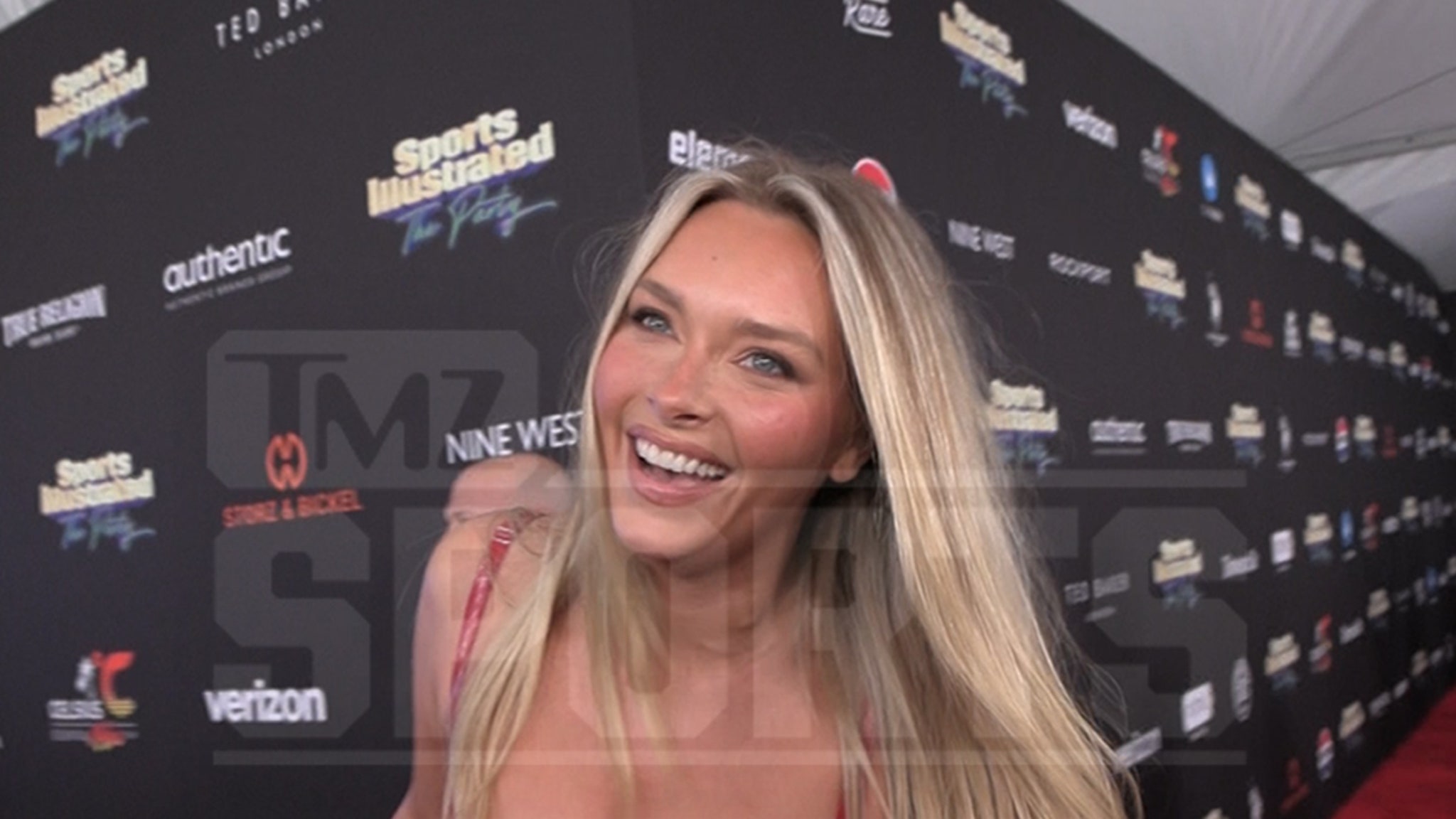 Camille Kostek praises Brianna Lapaglias Si Swim -Debüt, Will Remi Bader next!