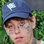 Lil Xan was charged with 2 crimes to throw the microphone and fan kick in the face