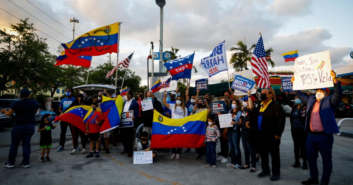 Venezolans sue Trump administration because they end legal protection