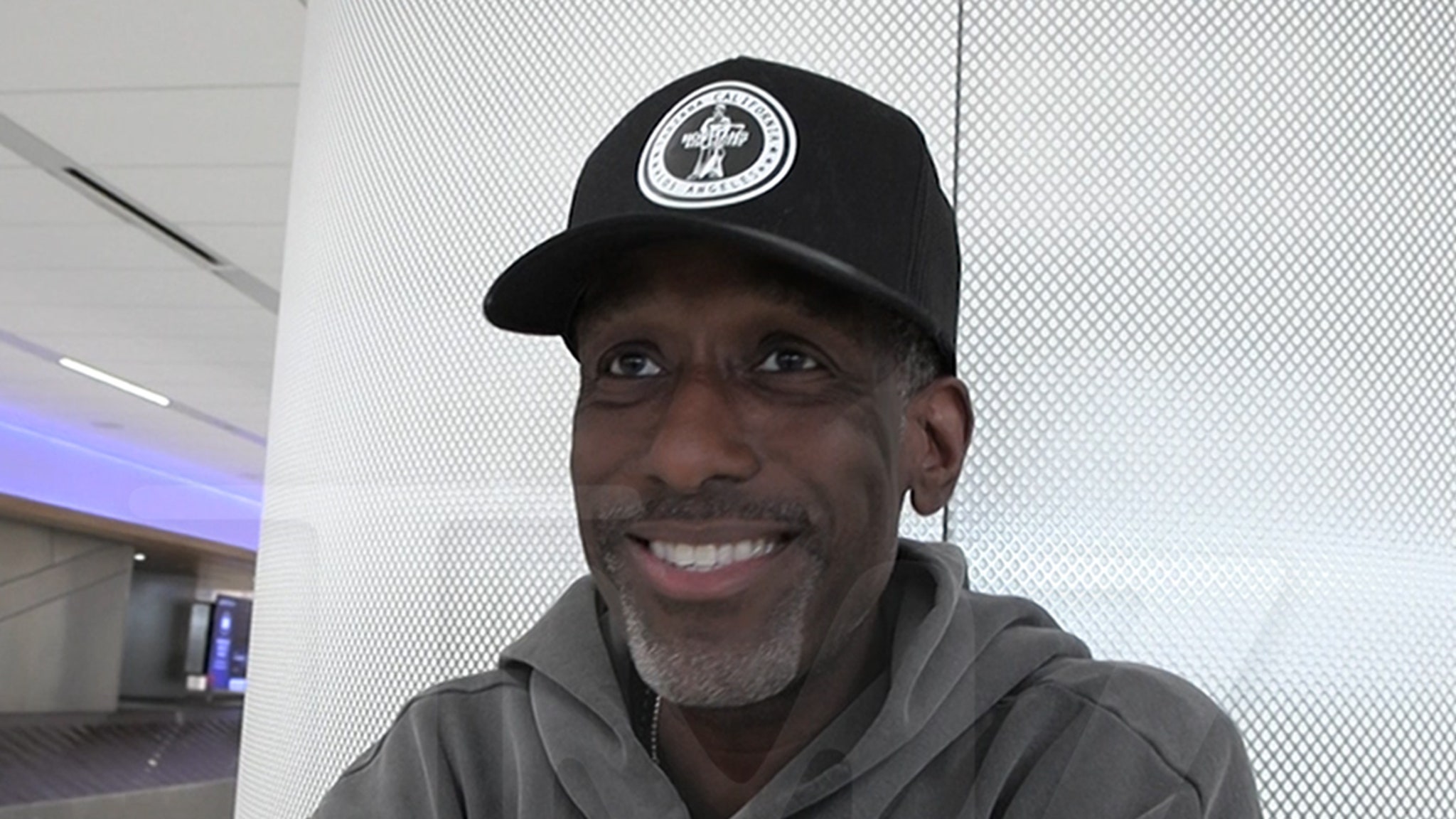 Boyz II men Shawn Stockman honors Angie Stone for the fight for the rights of the artists