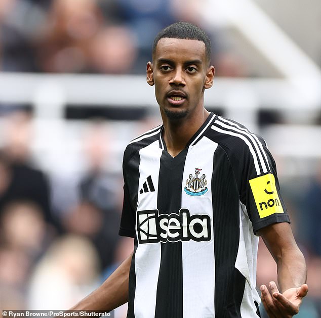 Alexander Isak was “attacked by a family of thieves who carried out a series of raids” after “reaching the United Kingdom in a ferry from France a few days before”