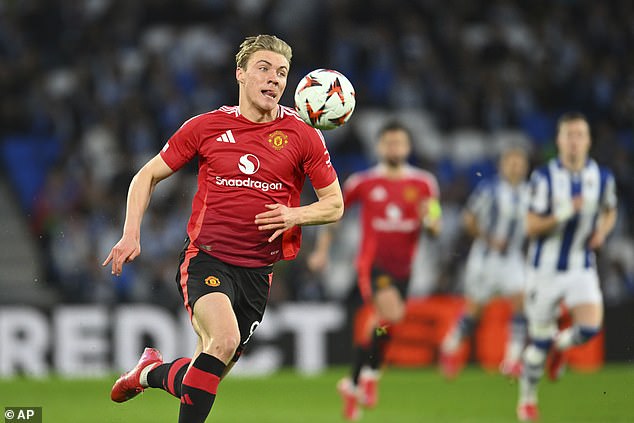 Paul Scholes points out the reason for Rasmus Hojlund's struggles in the middle of the drought of 18 games, while Man United Legend explains how the striker can change his shape