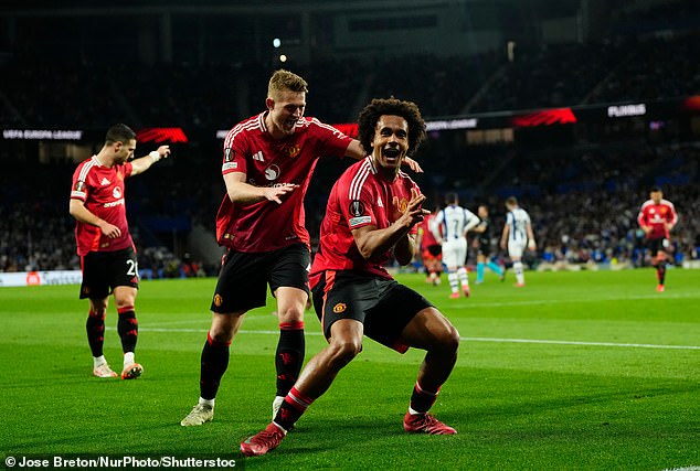 Manchester United keeps his desperate season alive, but it wasn't pretty on a difficult night, writes Chris Wheeler as Bruno Fernandes is penalized by handball after Joshua Zirkzee Abrell