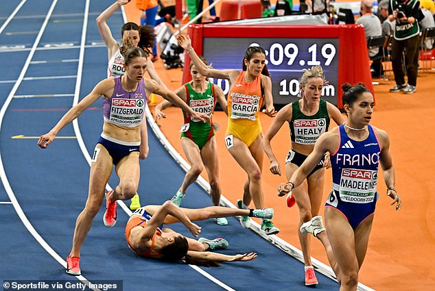 Dutch Runner is knocked out in the cold Fall after breaking his head on the track in the Indoor European Championship