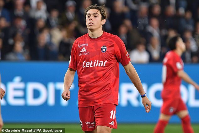 The son of the 17 -year -old World Cup winner makes his professional debut, only two years after his father retired at 43