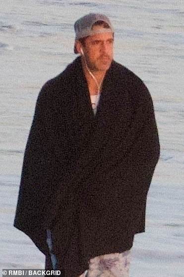 Downcast Aaron Rodgers looking for answers to the ocean while facing the toughest call of his life