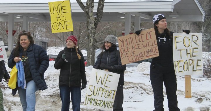 'Go ski in russia': JD Vance faces protesters, mockery in Vermont Ski Trip – National